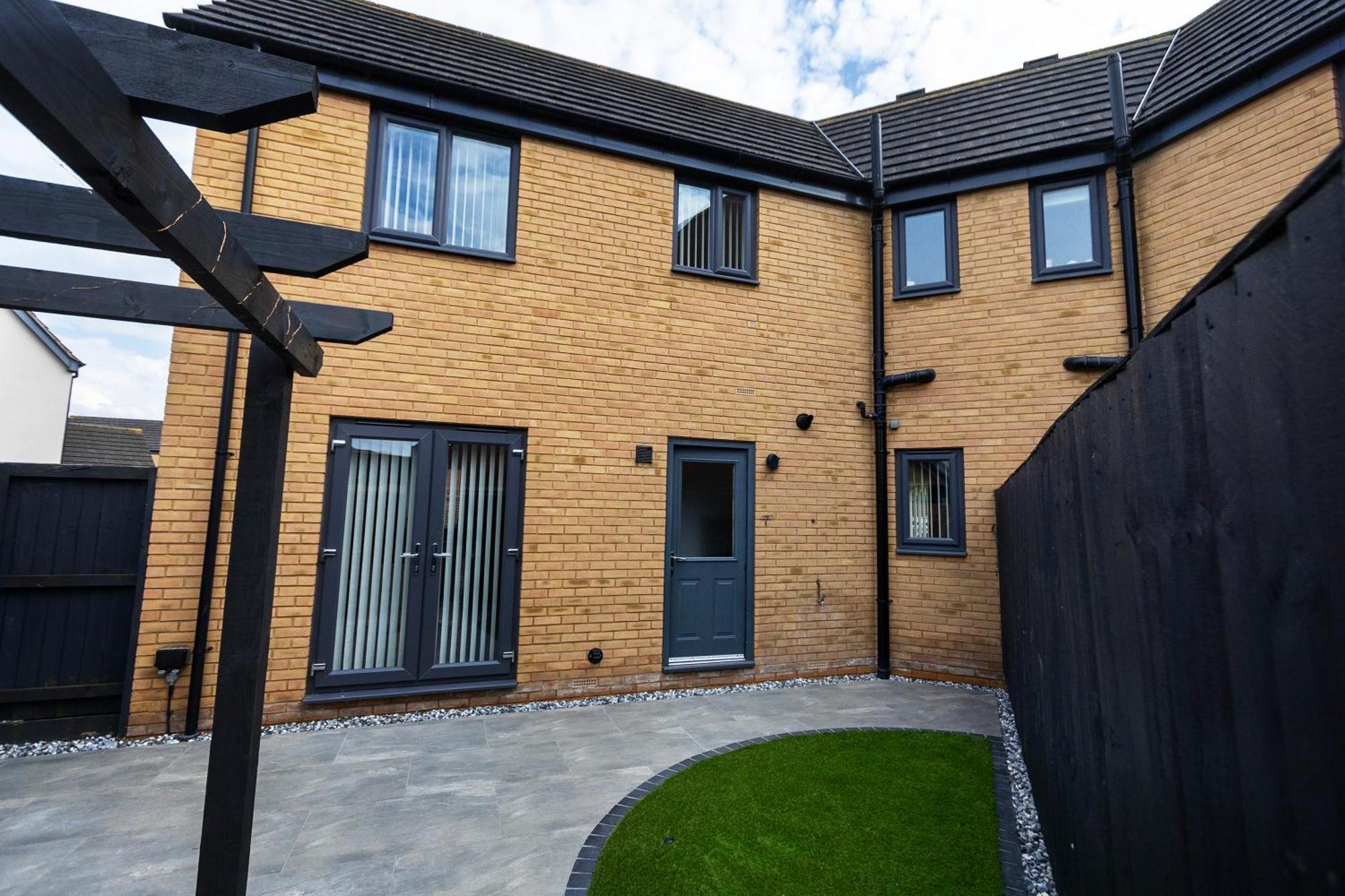 Hampton 3-bedroom Relaxing Escape With Parking * Peterborough
