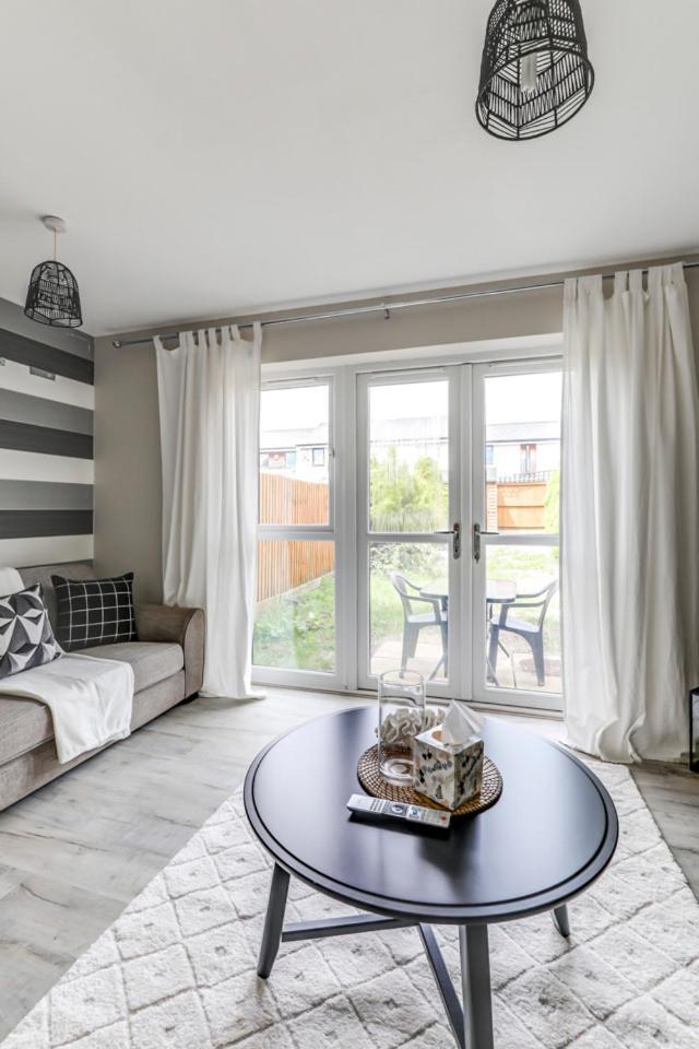 Modern, Spacious House Near Town Peterborough