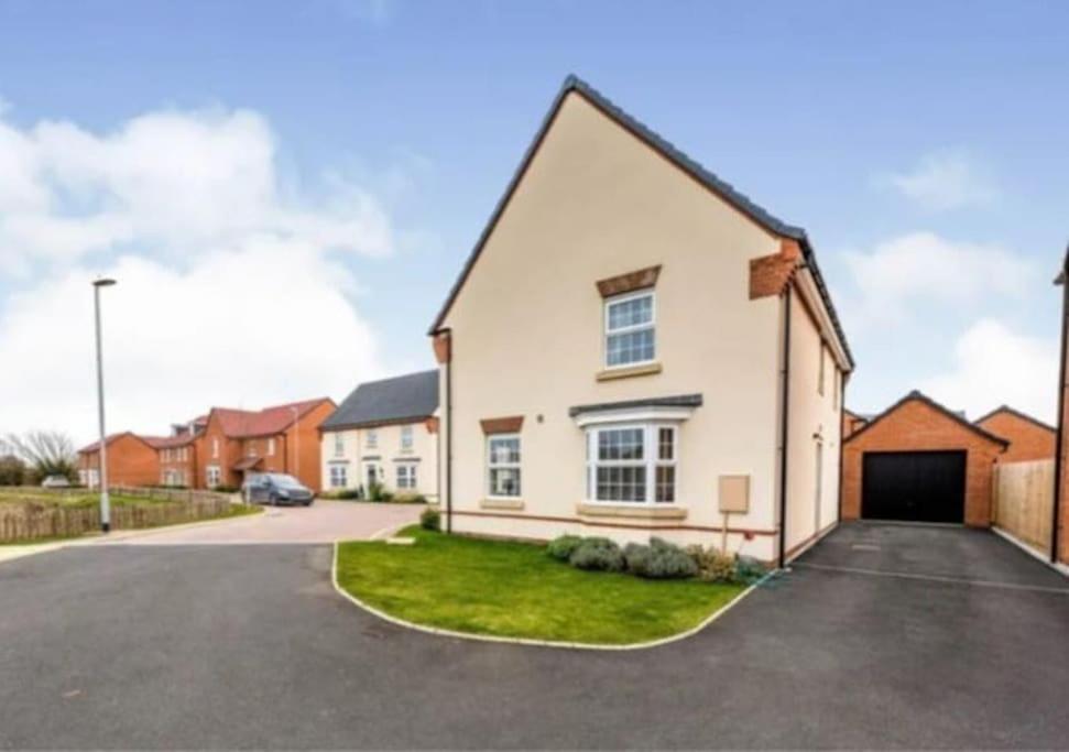 Newly Built Away From Apartment Peterborough