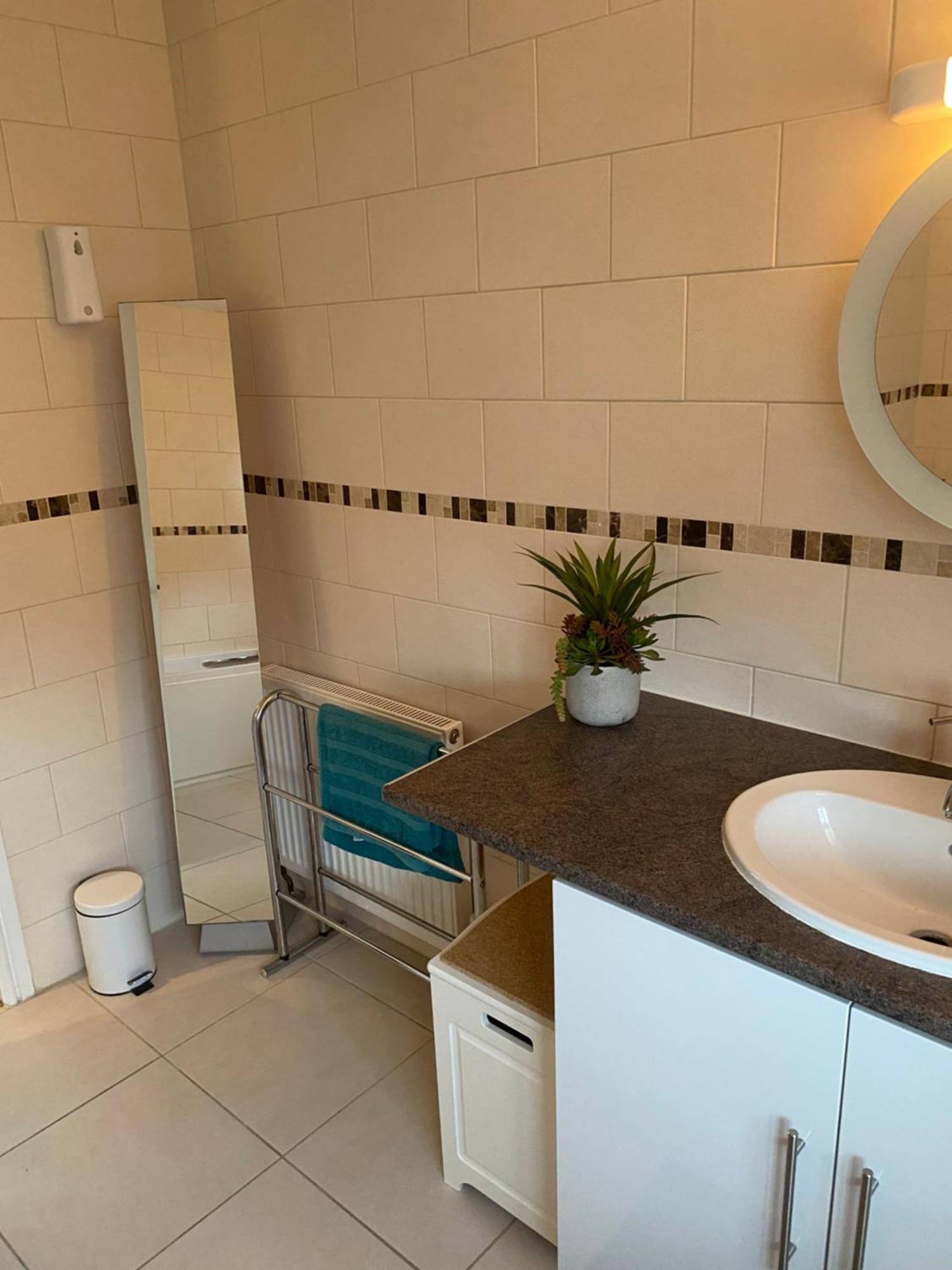 Beautiful Private With Kingsize Bed And Large Private En-suite * Peterborough