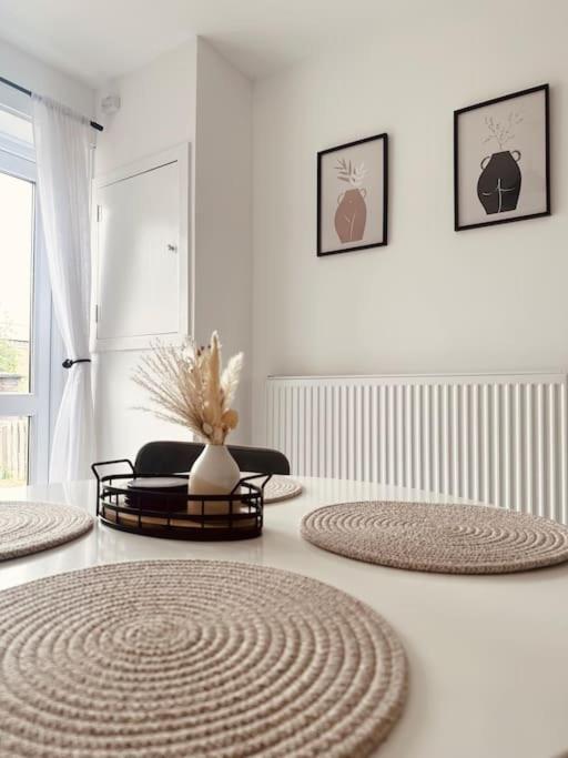 Apartment Stylish 3 Bed In *