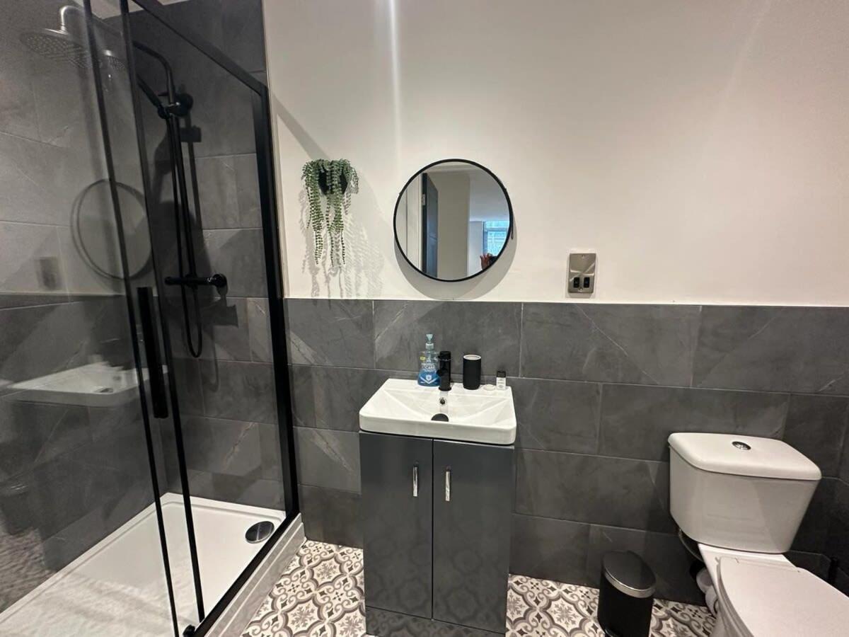 Kings Gate Apartment *