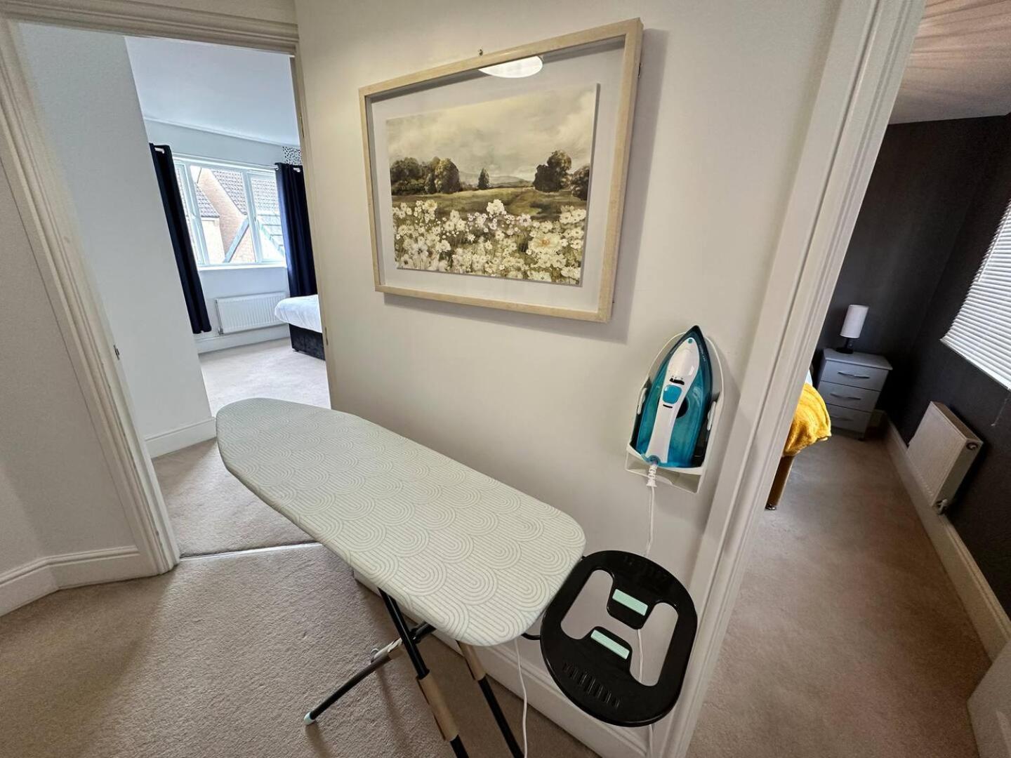 Spacious & Modern Retreat Garden Free Parking! Peterborough
