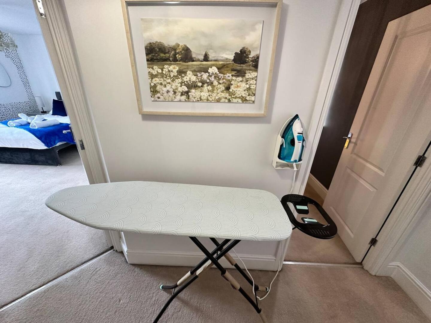 Spacious & Modern Retreat Garden Free Parking! Holiday home *