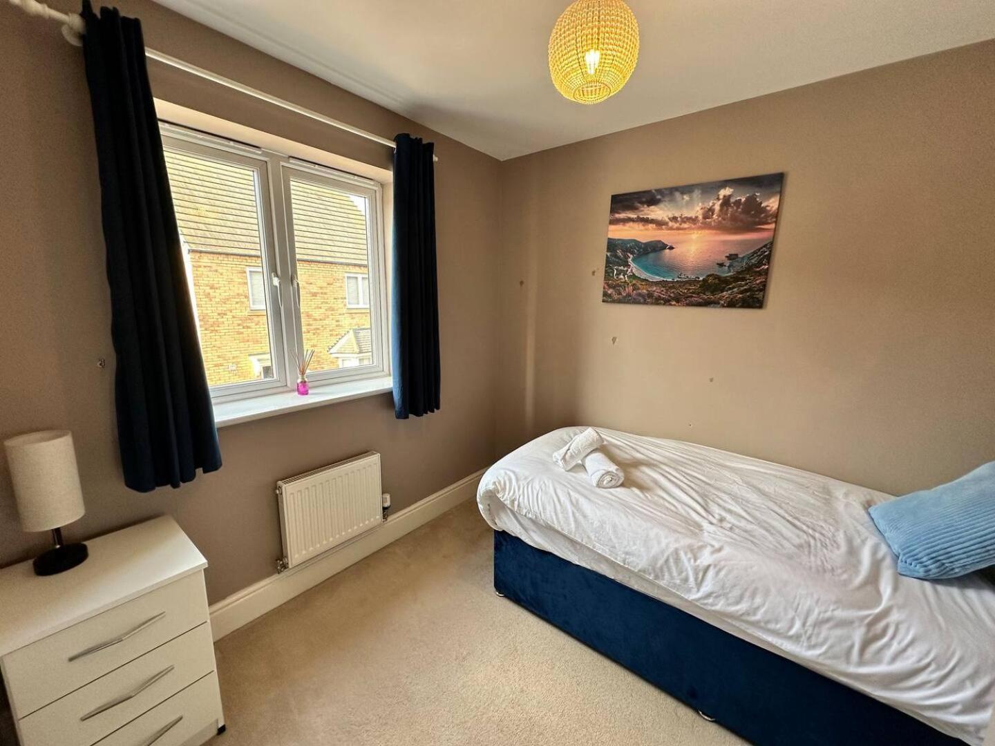 Spacious & Modern Retreat Garden Free Parking! Holiday home
