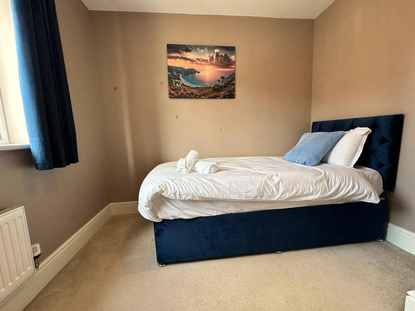 Holiday home Spacious & Modern Retreat Garden Free Parking!