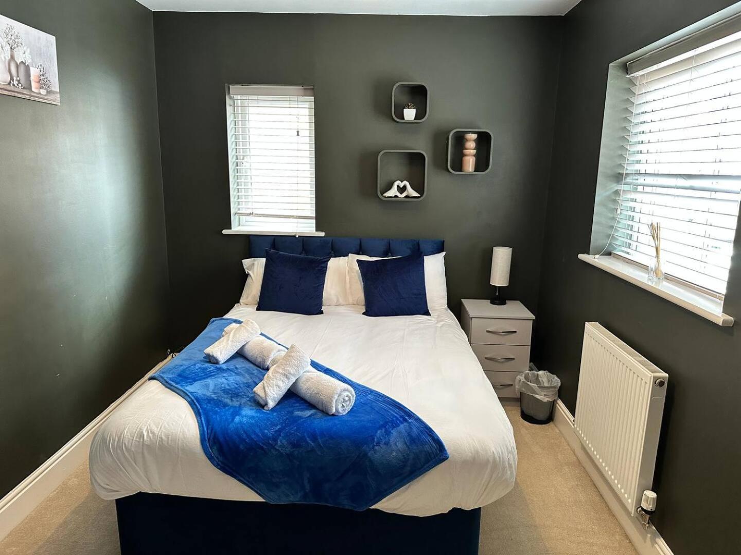 Spacious & Modern Retreat Garden Free Parking! Holiday home Peterborough
