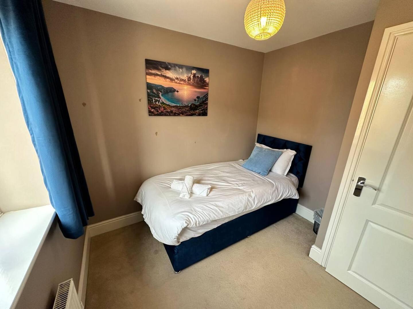 Spacious & Modern Retreat Garden Free Parking! Peterborough