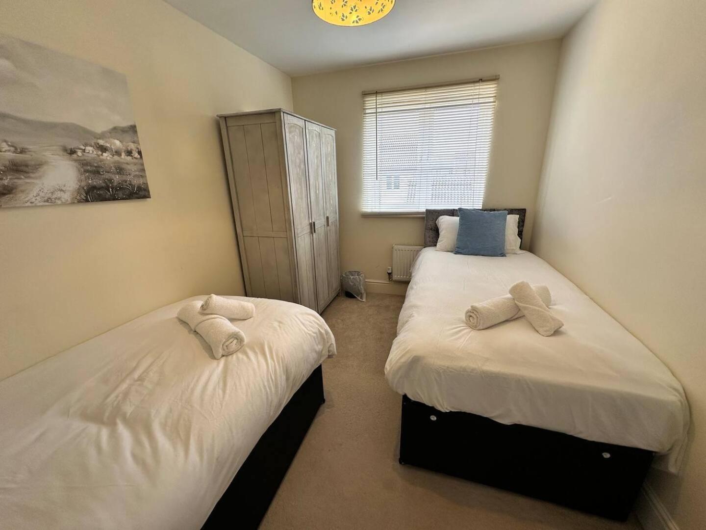 Spacious & Modern Retreat Garden Free Parking! Holiday home