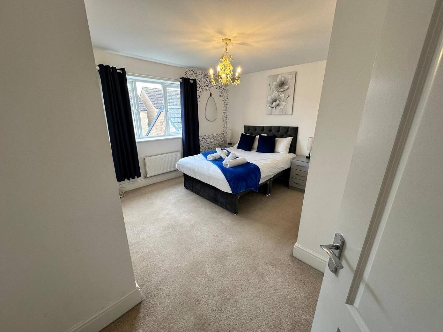 Spacious & Modern Retreat Garden Free Parking! Peterborough