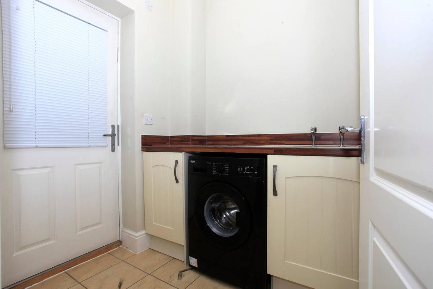 Holiday home Spacious & Modern Retreat Garden Free Parking!