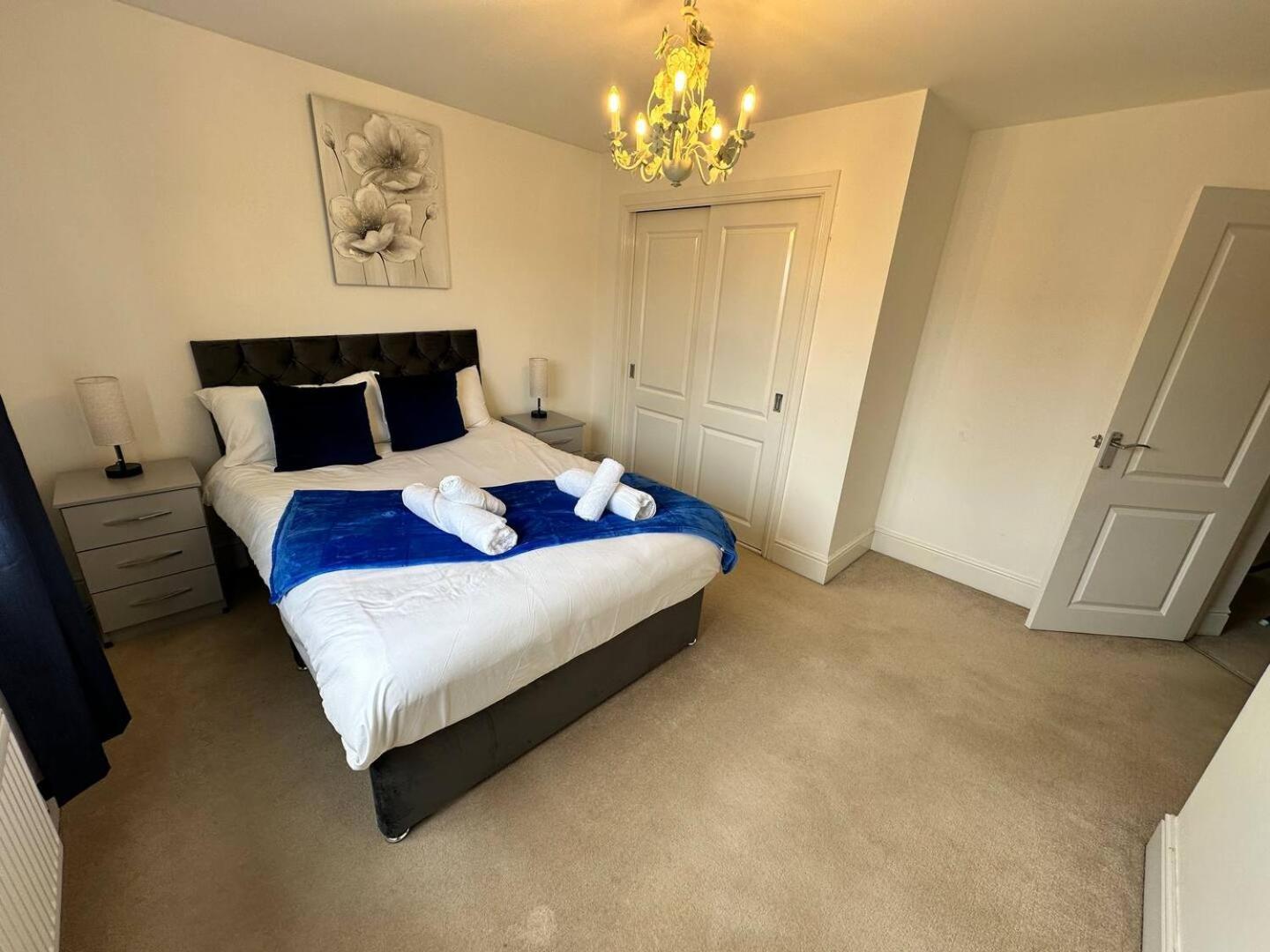 Spacious & Modern Retreat Garden Free Parking! Holiday home *