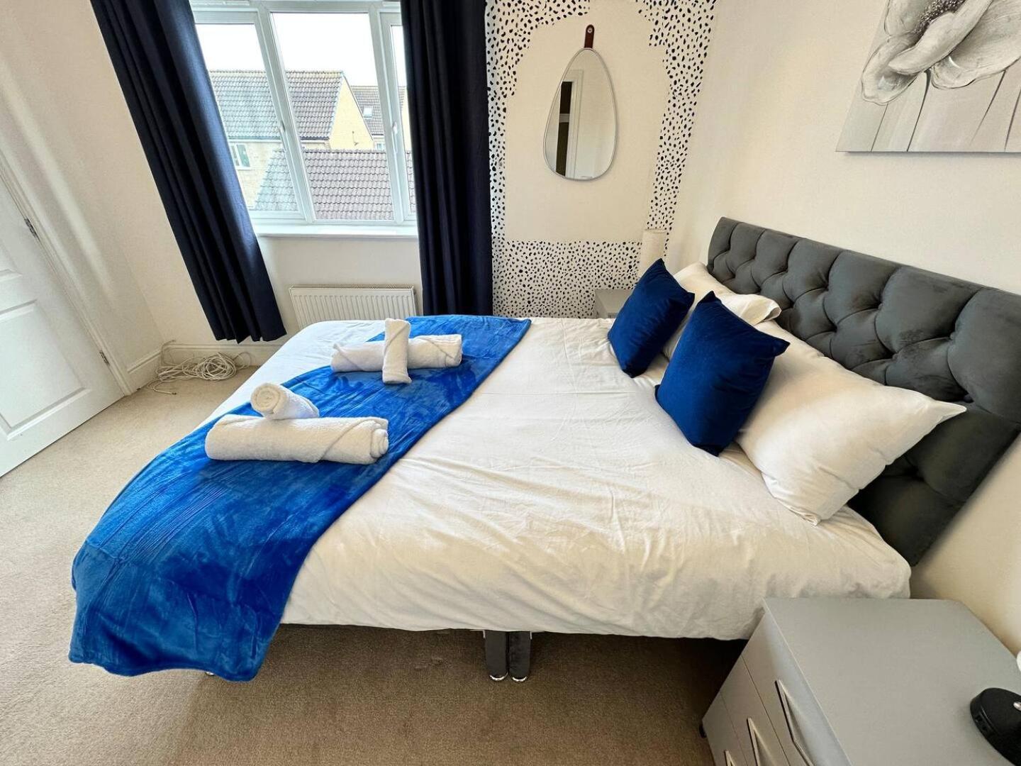 Spacious & Modern Retreat Garden Free Parking! Peterborough