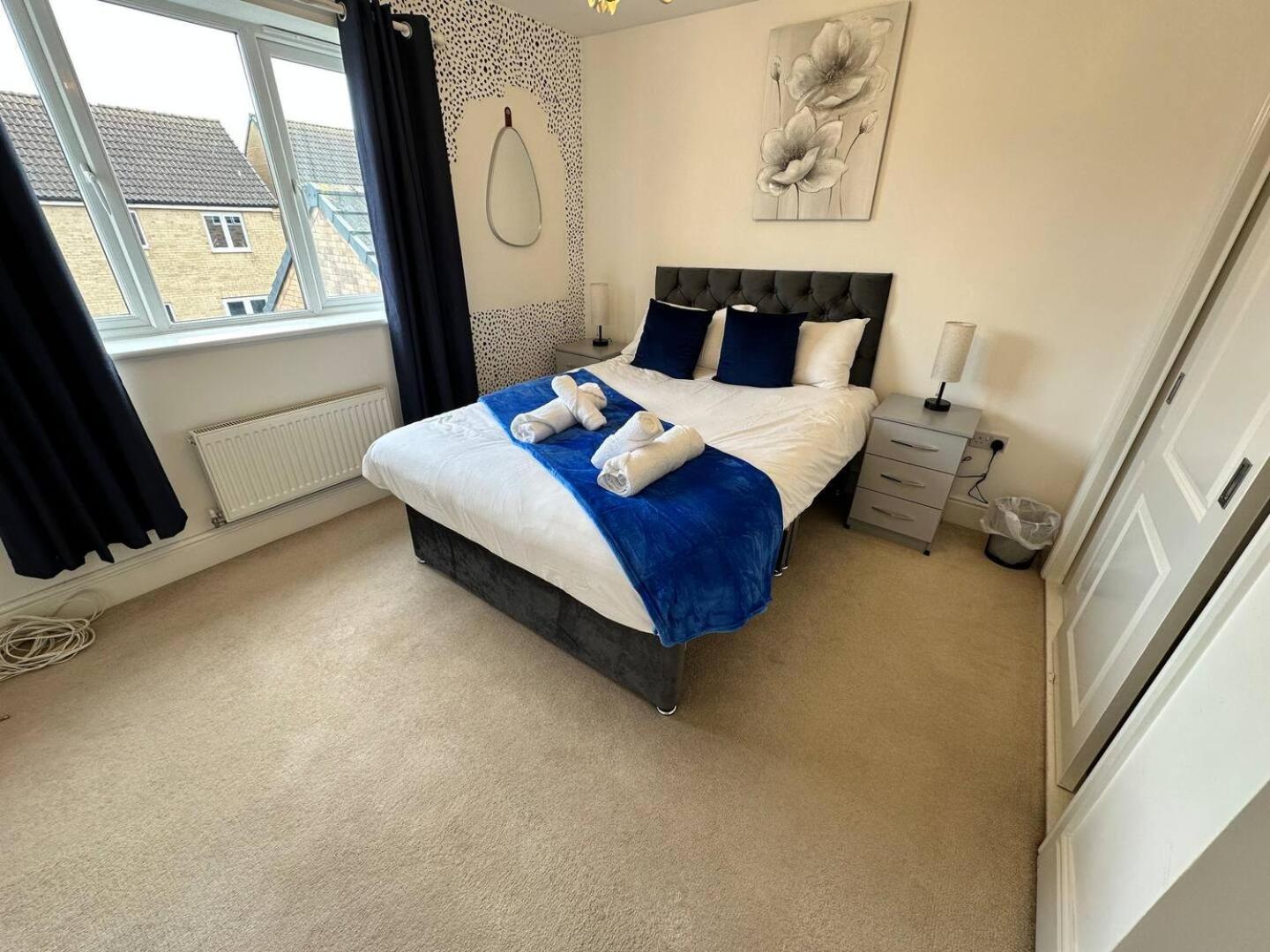 Spacious & Modern Retreat Garden Free Parking! * Peterborough