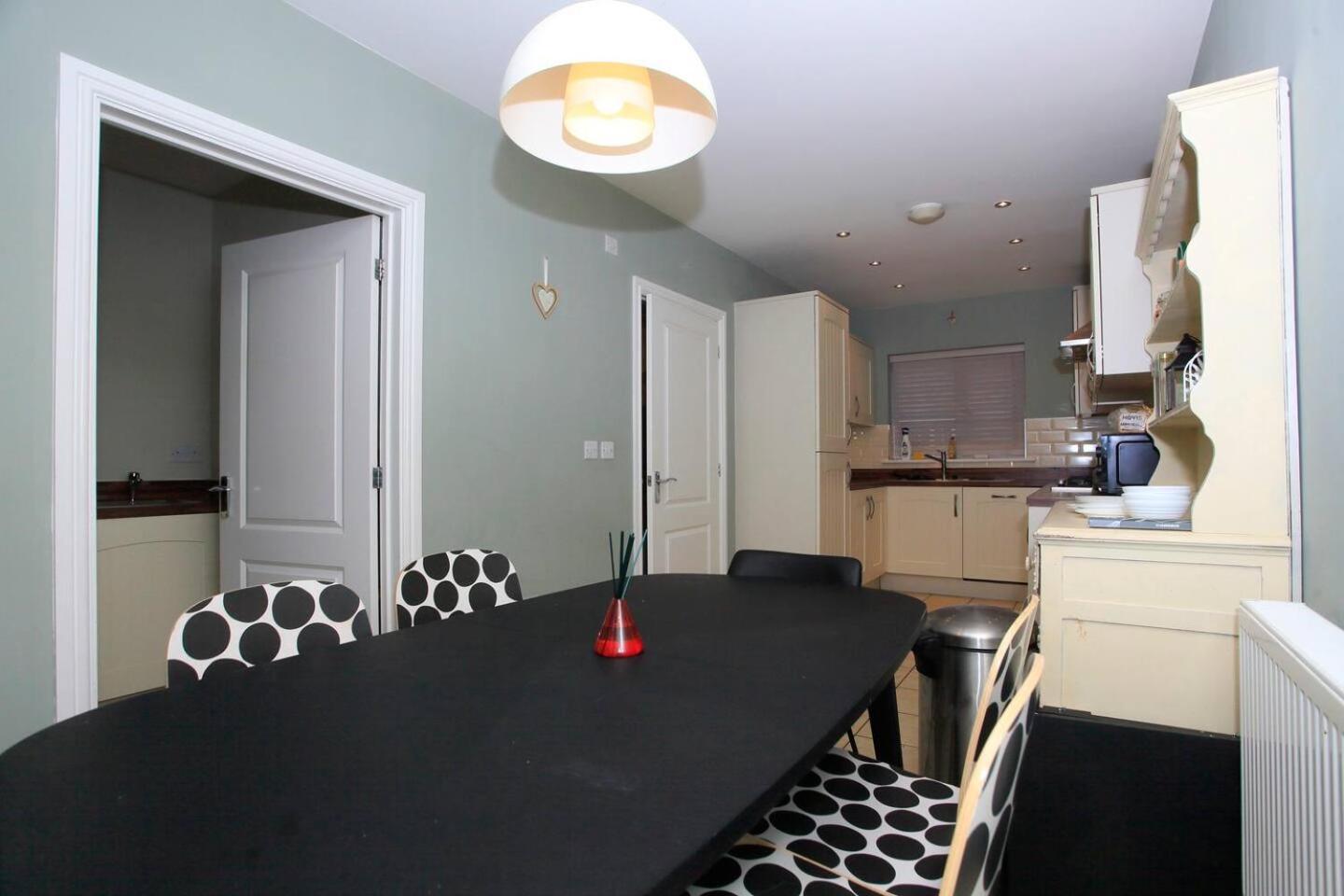 Spacious & Modern Retreat Garden Free Parking! Holiday home Peterborough
