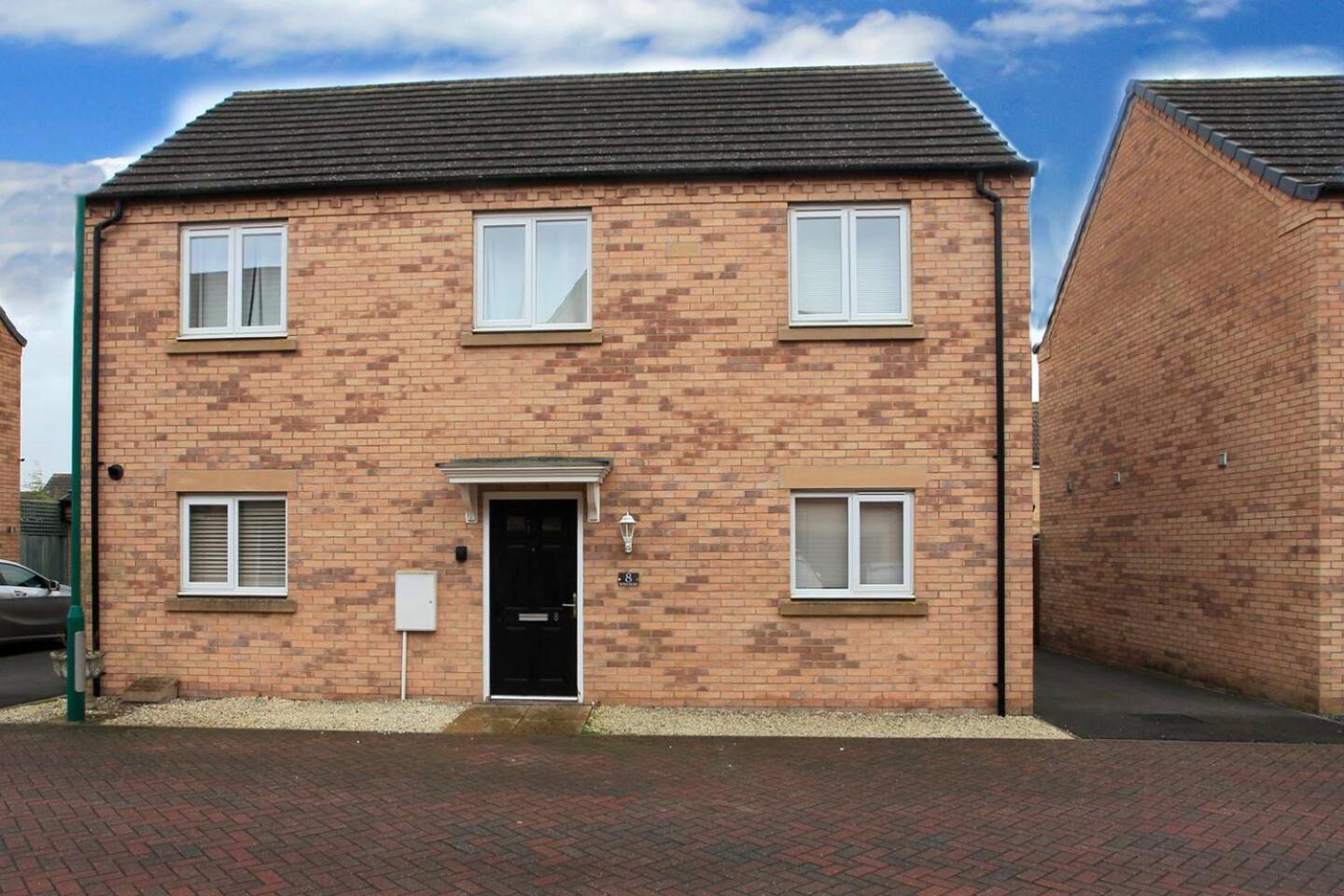 Spacious & Modern Retreat Garden Free Parking! Peterborough