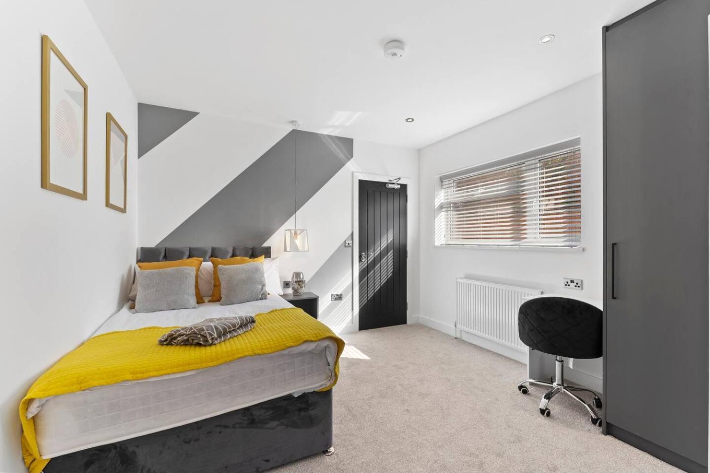 Westland House En-suite Whole Apartment *