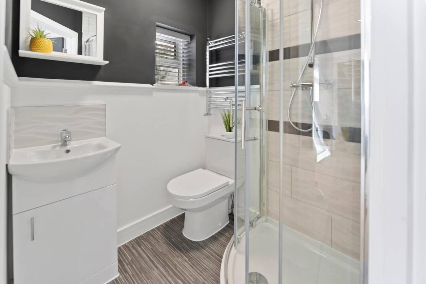 Westland House En-suite Whole
