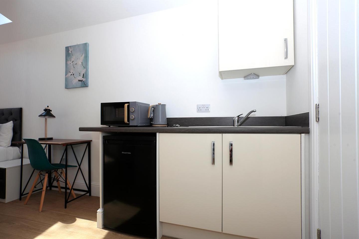 Westfield House Ensuites - Whole Apartment *