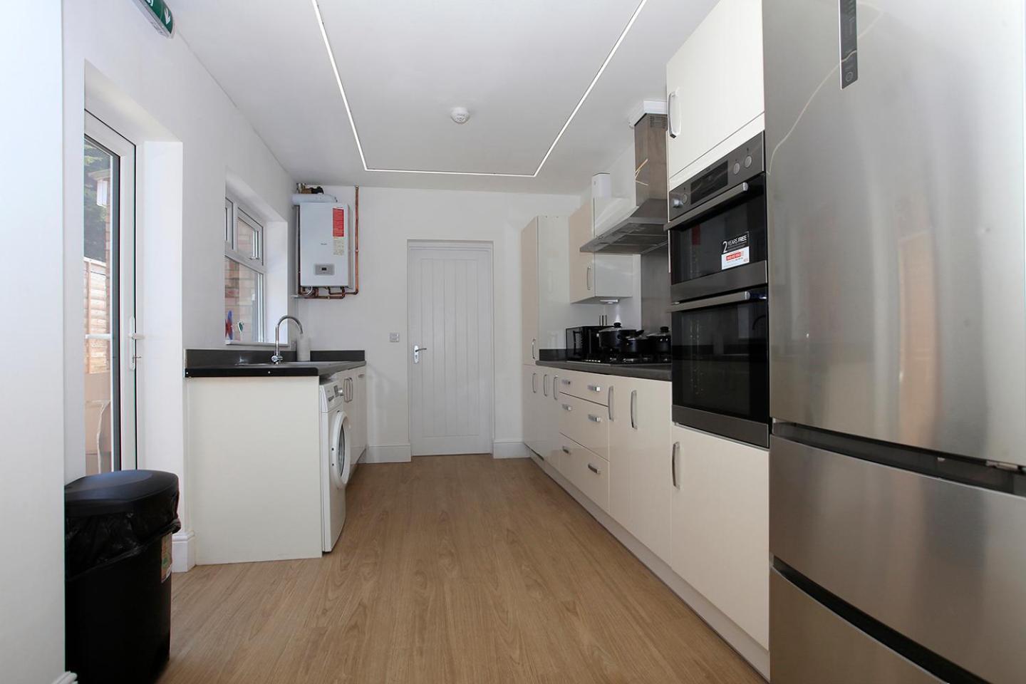 Westfield House Ensuites - Whole Apartment Peterborough