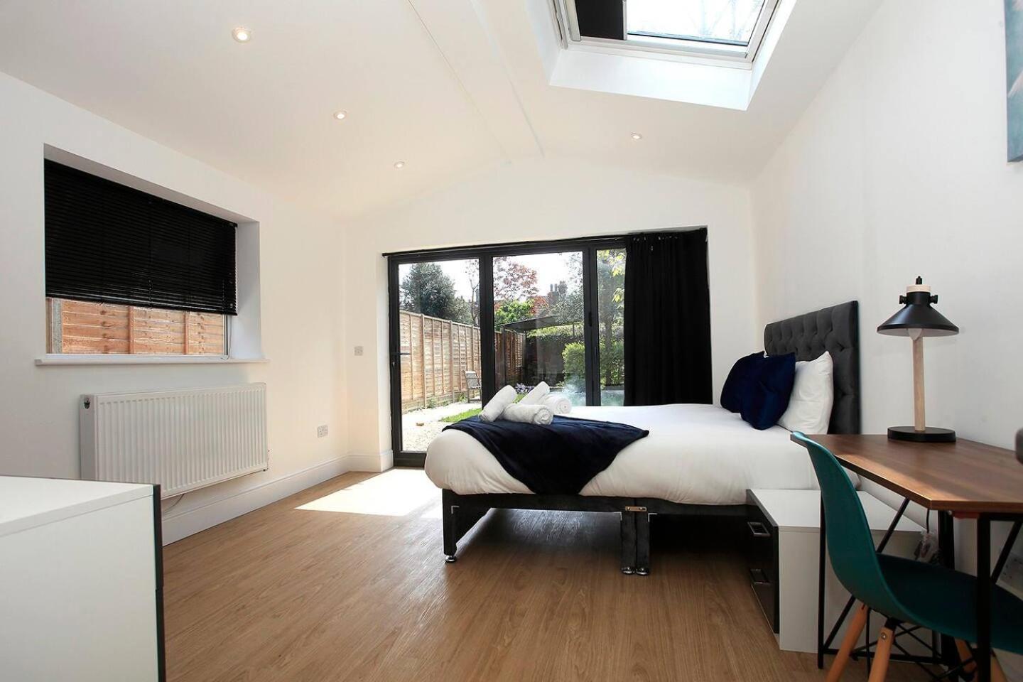 Westfield House Ensuites - Whole Apartment *