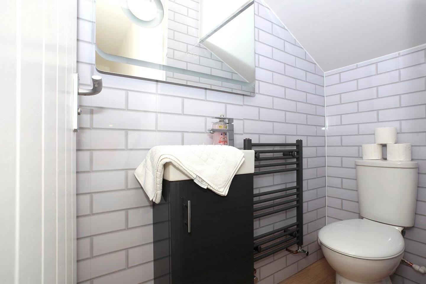 Westfield House Ensuites - Whole Apartment Peterborough