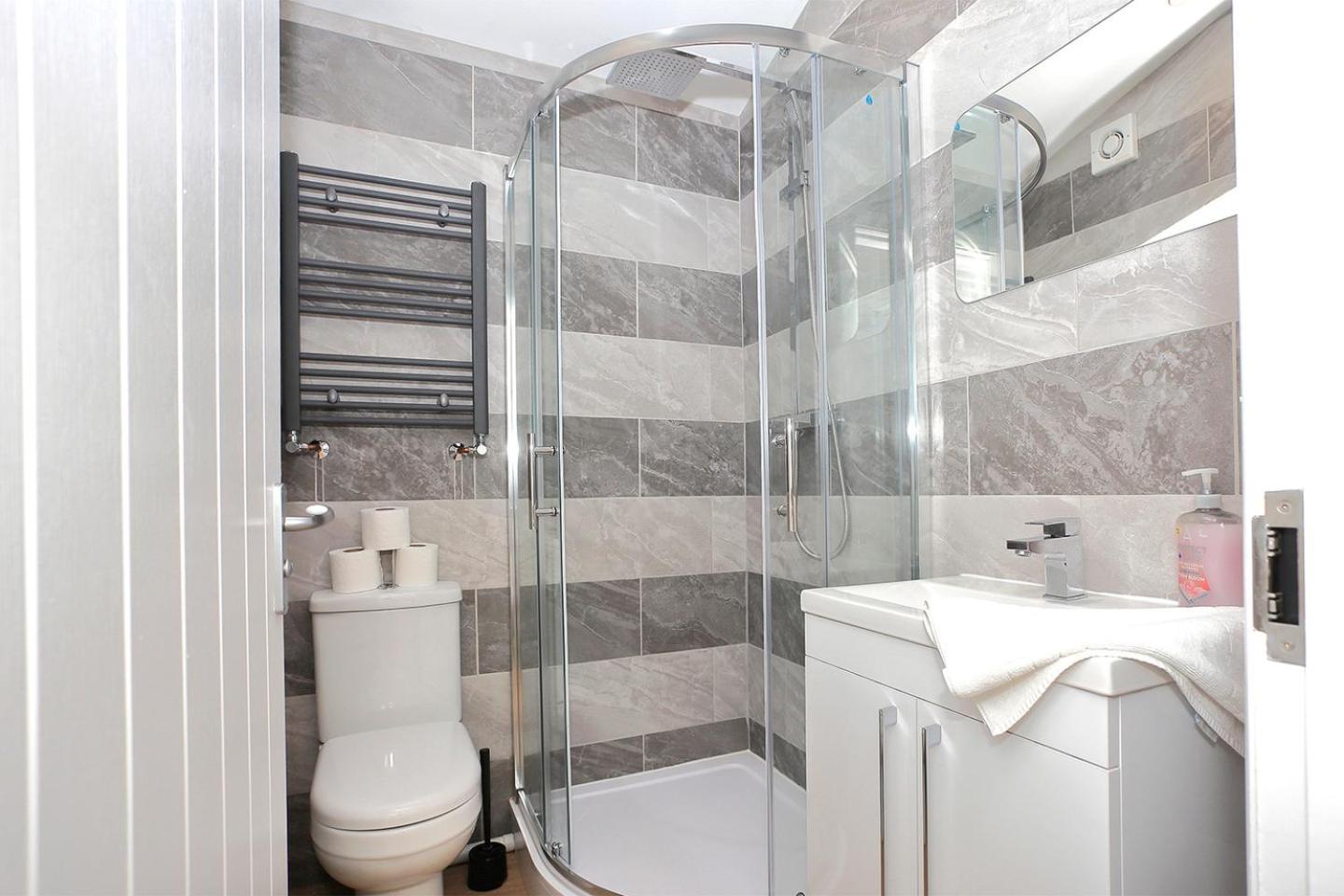 Westfield House Ensuites - Whole Peterborough