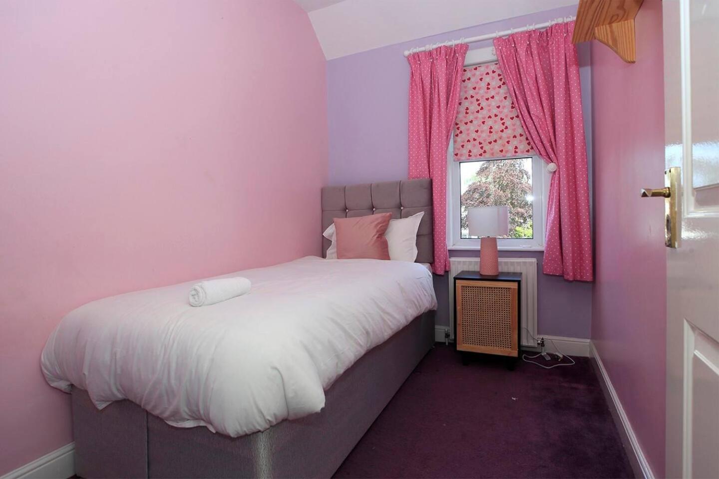 Lincoln Gate House Entertainment Hot Tub! Peterborough