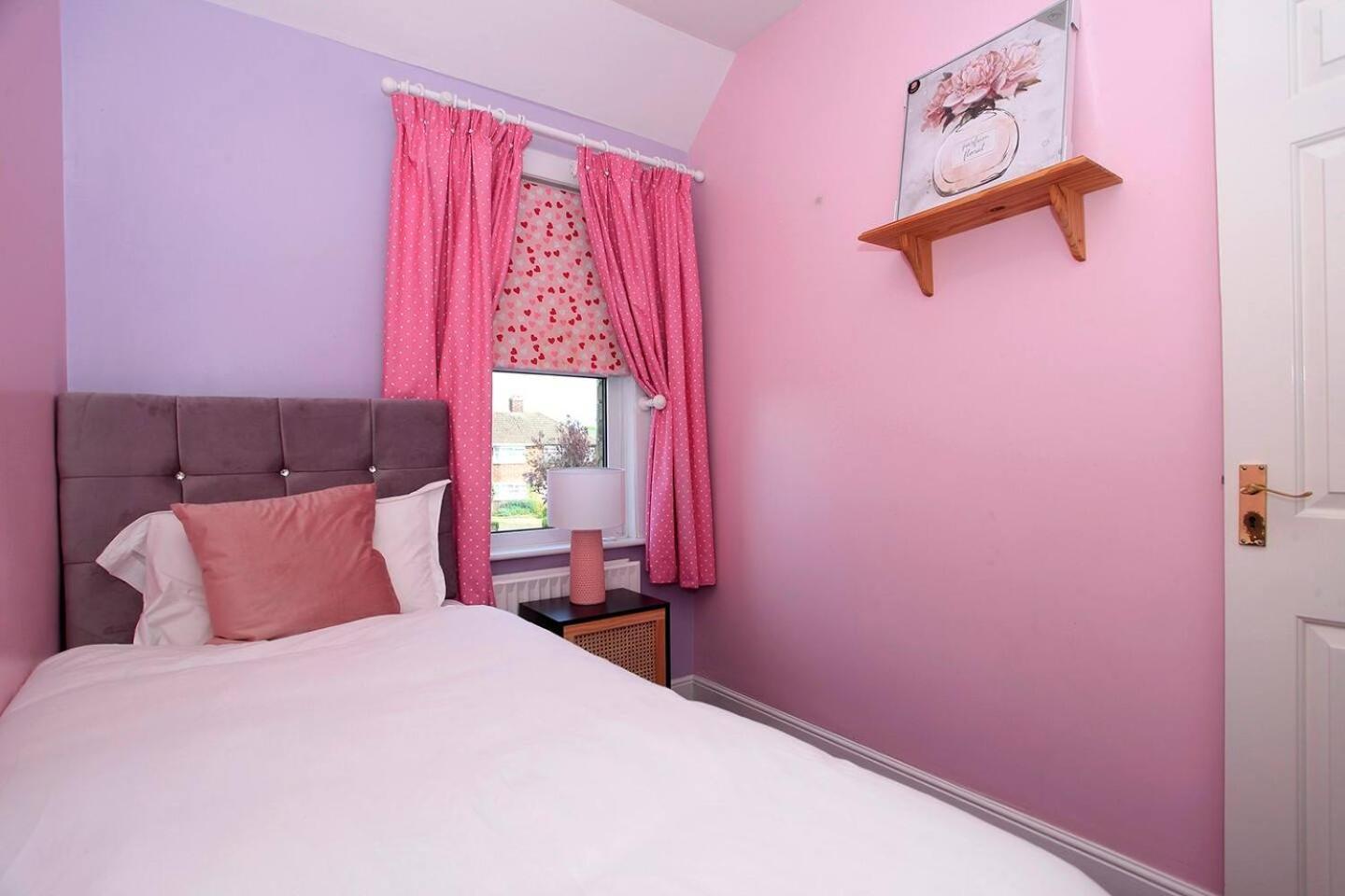 Lincoln Gate House Entertainment Hot Tub! Holiday home *