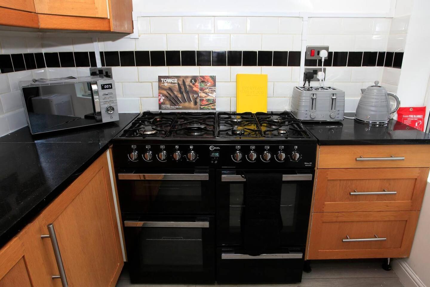 Luxury Hot Tub Entertainment Park Holiday home Peterborough