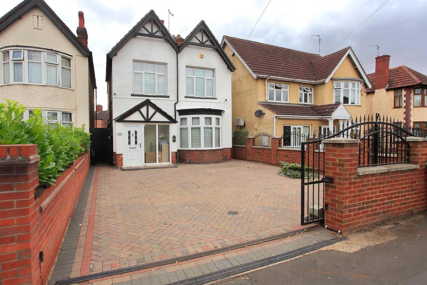 Luxury Hot Tub Entertainment Park Holiday home Peterborough