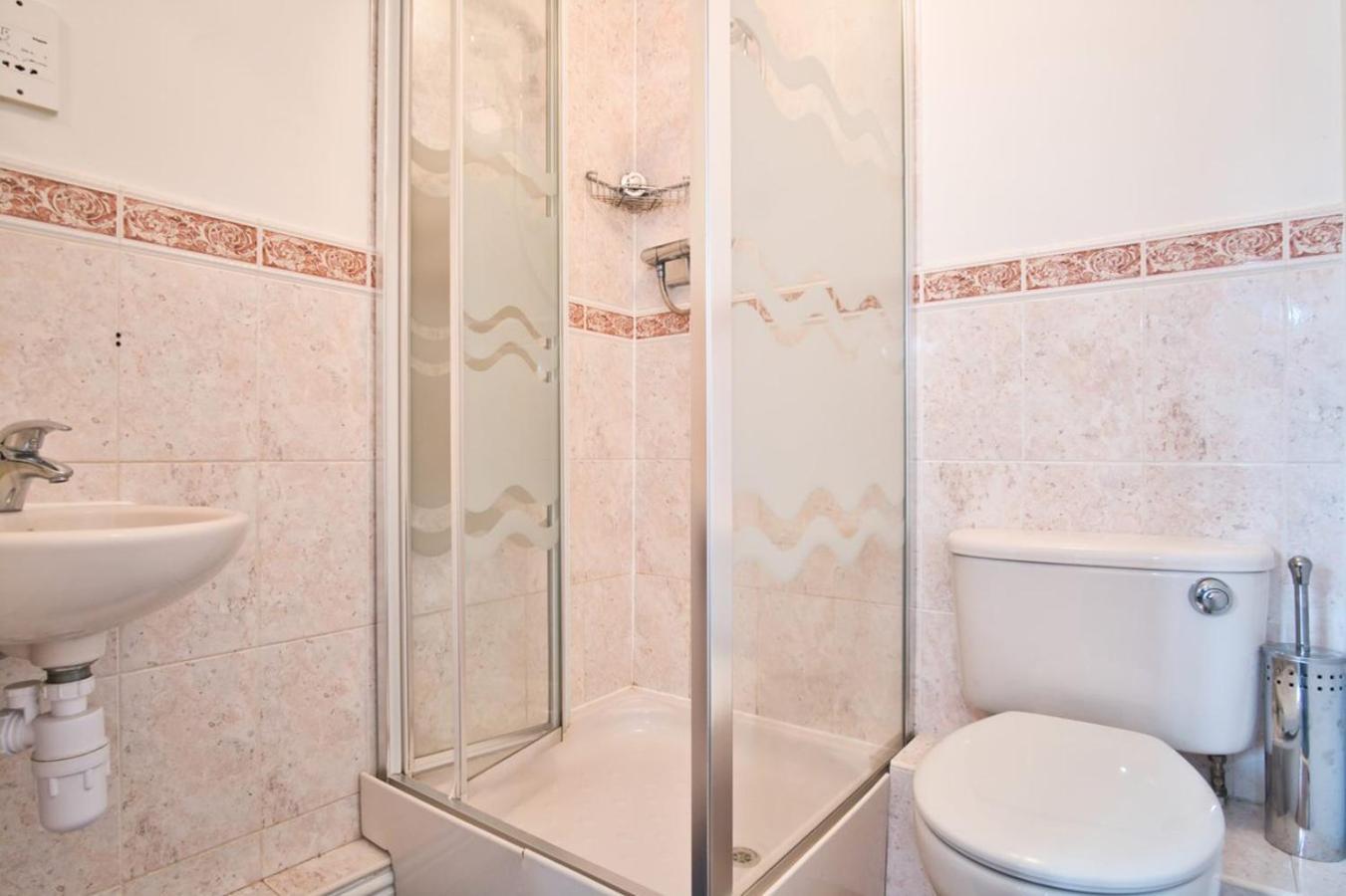 St Kats Mews 4 Bed With Parking Apartment Peterborough