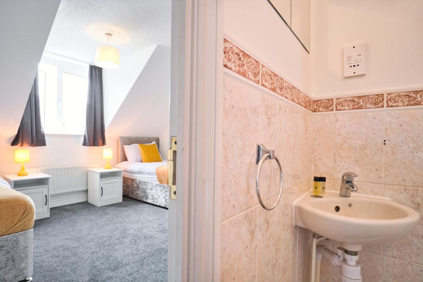 St Kats Mews 4 Bed With Parking Apartment *
