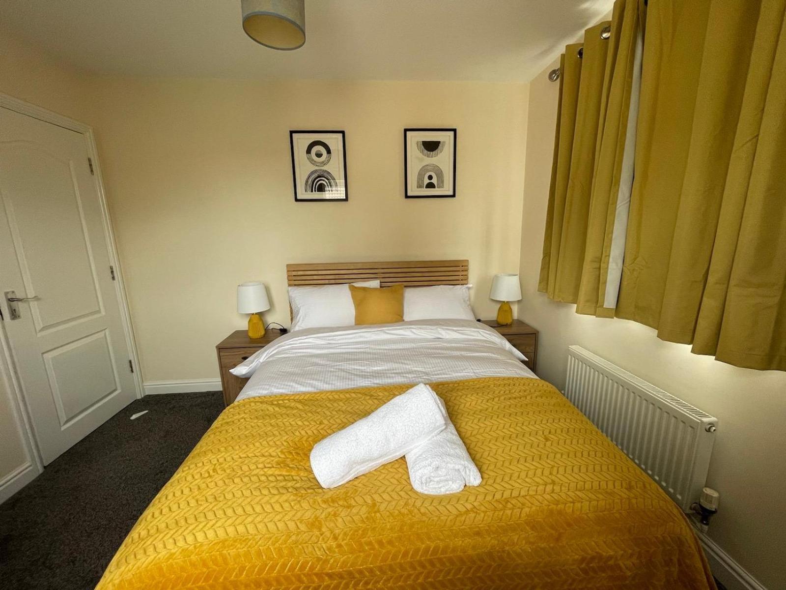 Holiday home The Iris House Is Close To Centre And Is Ideal For Tourists, Visiting Family Members Or Work Related Activities Including Contractors