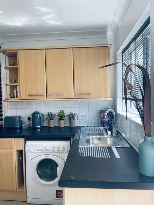 Apartment 4 Beds, Ensuites, Wifi, Parking *