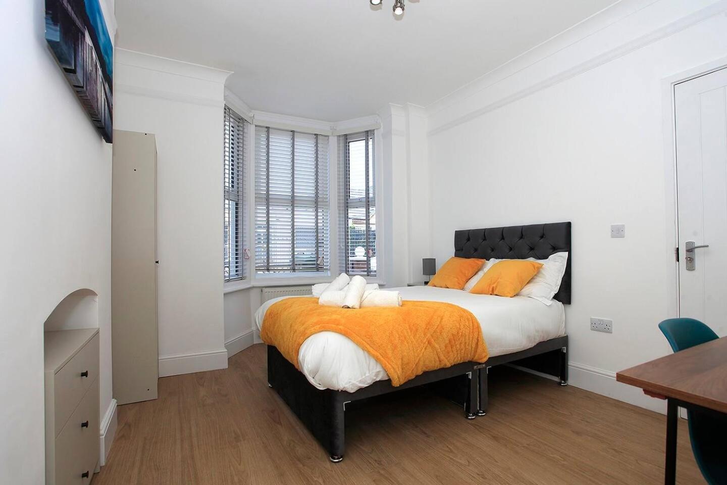 Apartment Westfield House Ensuites - Whole