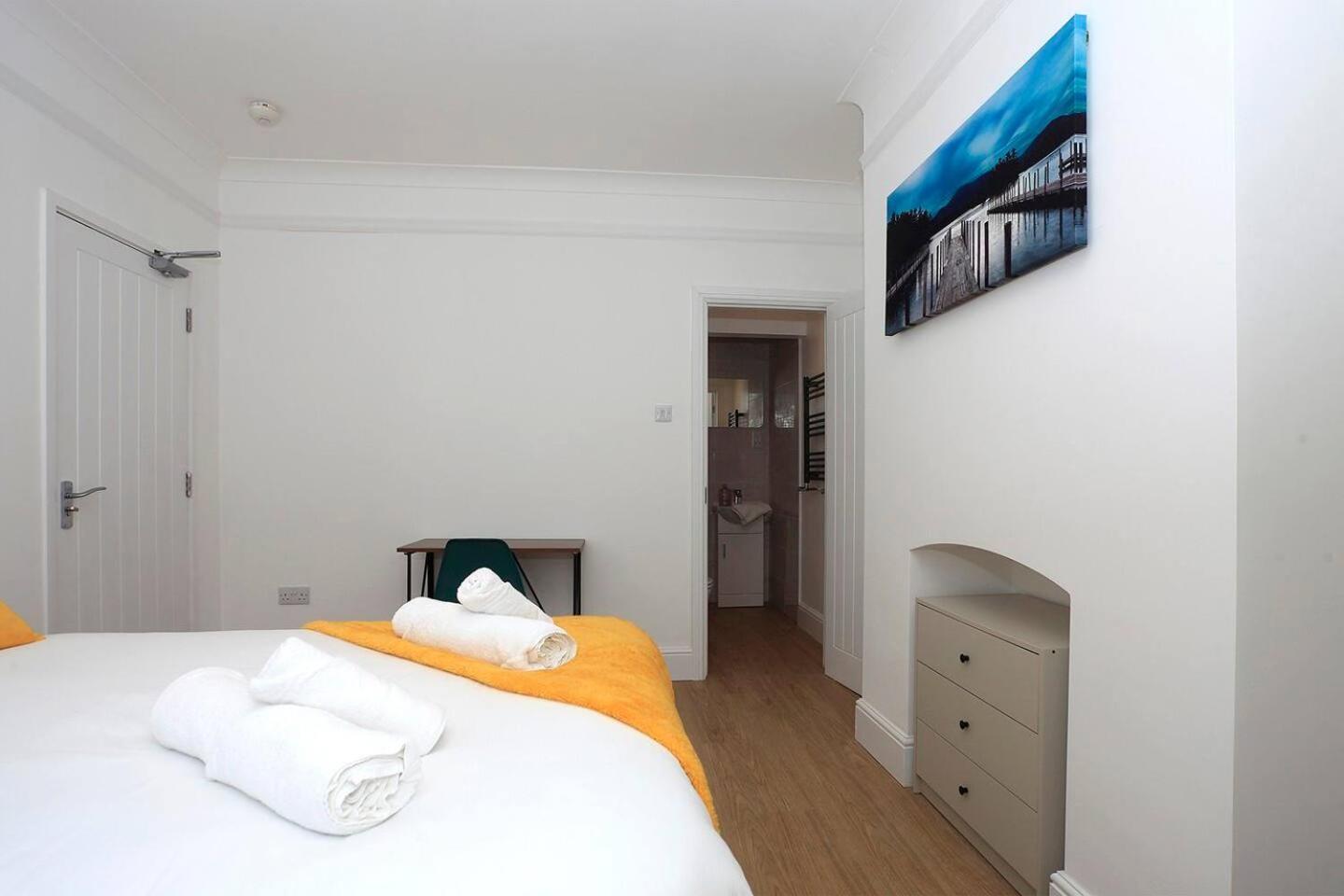 Westfield House Ensuites - Whole Apartment
