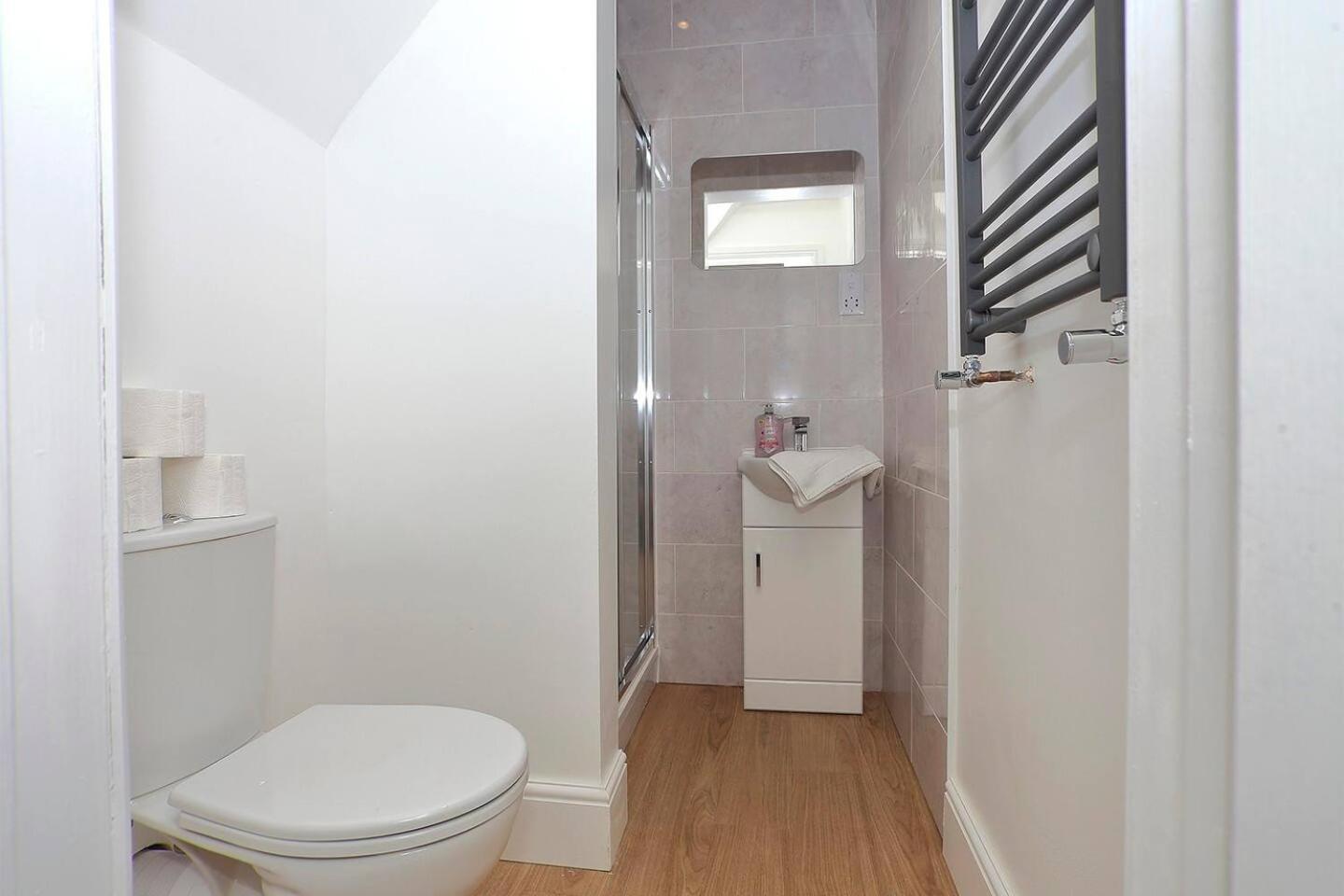 Westfield House Ensuites - Whole Peterborough