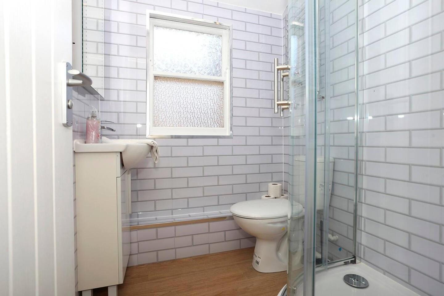 Apartment Westfield House Ensuites - Whole