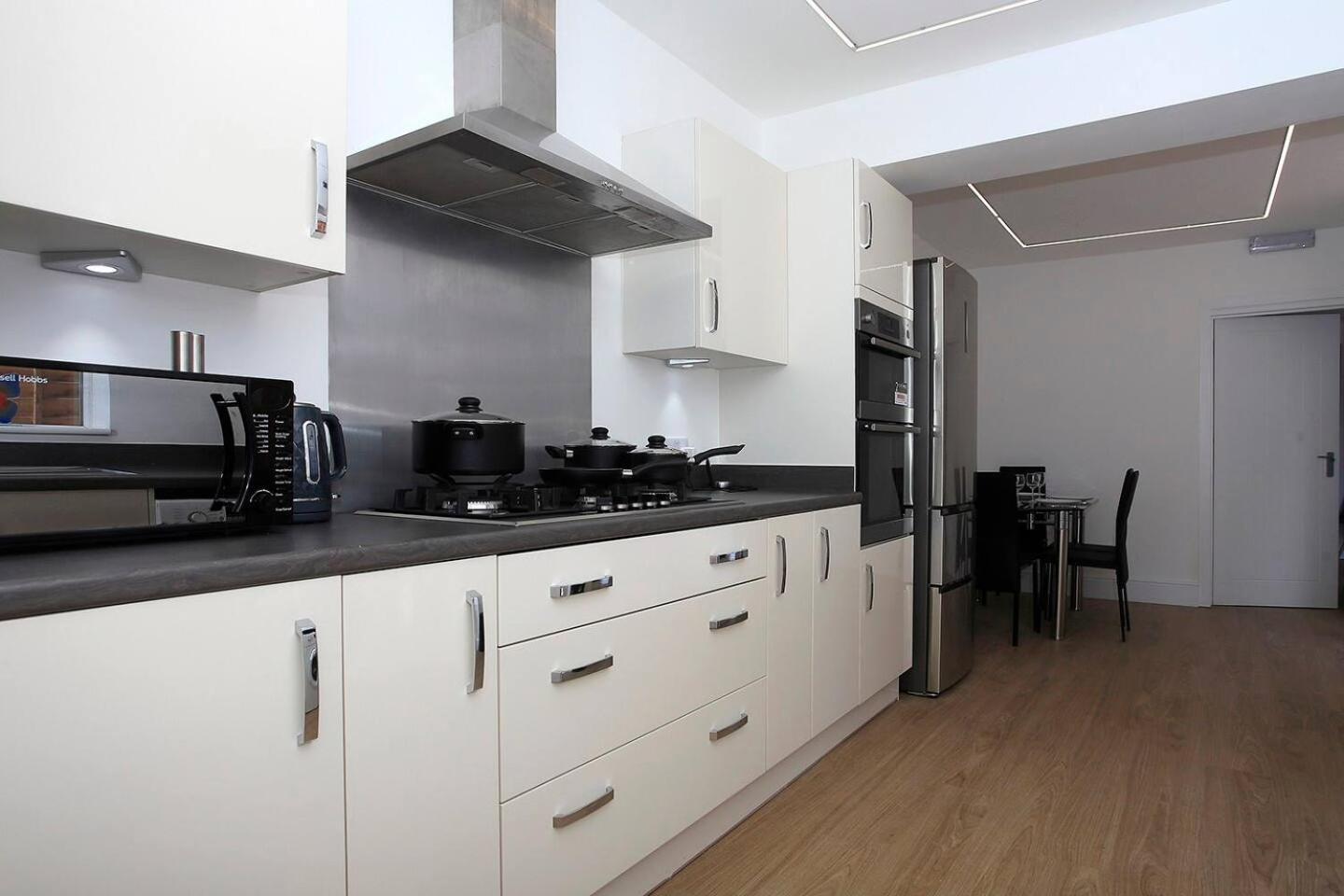 Westfield House Ensuites - Whole * Peterborough