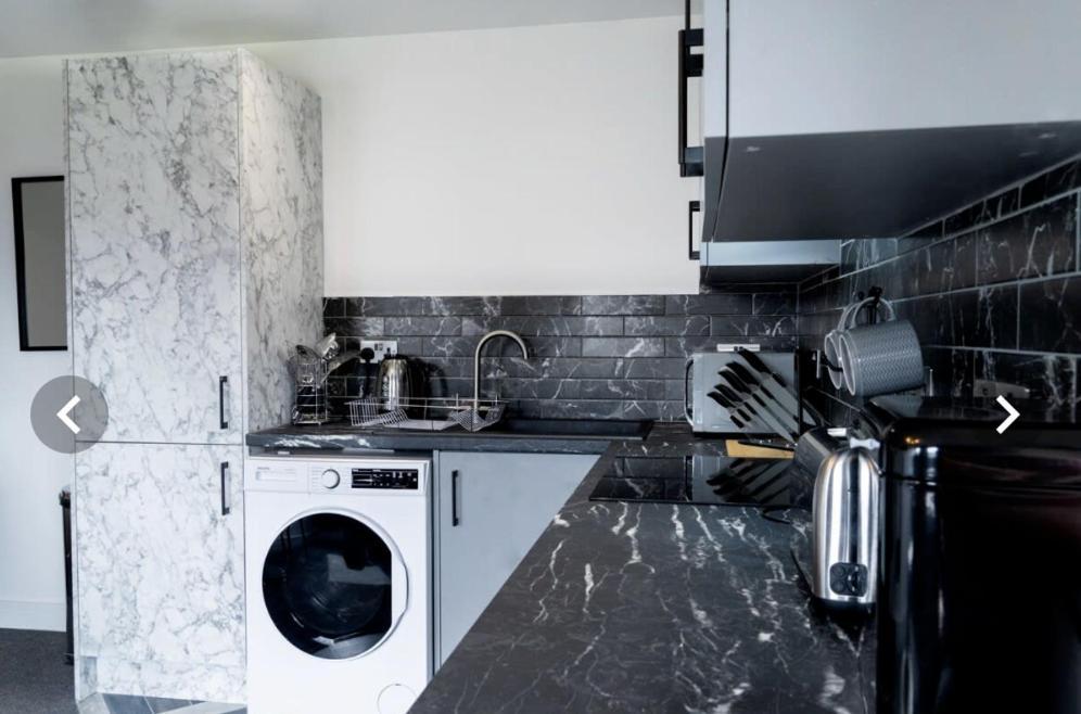 Apartment Franchise House - Free Parking & Wifi - Contractor Friendly - Long Welcome *