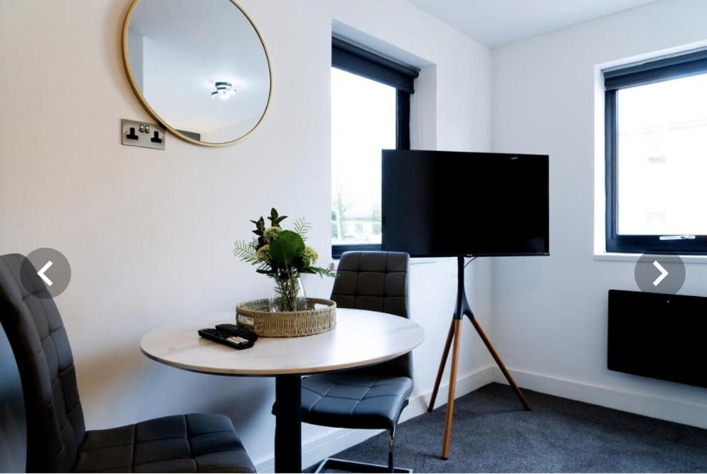 Apartment Franchise House - Free Parking & Wifi - Contractor Friendly - Long Welcome *