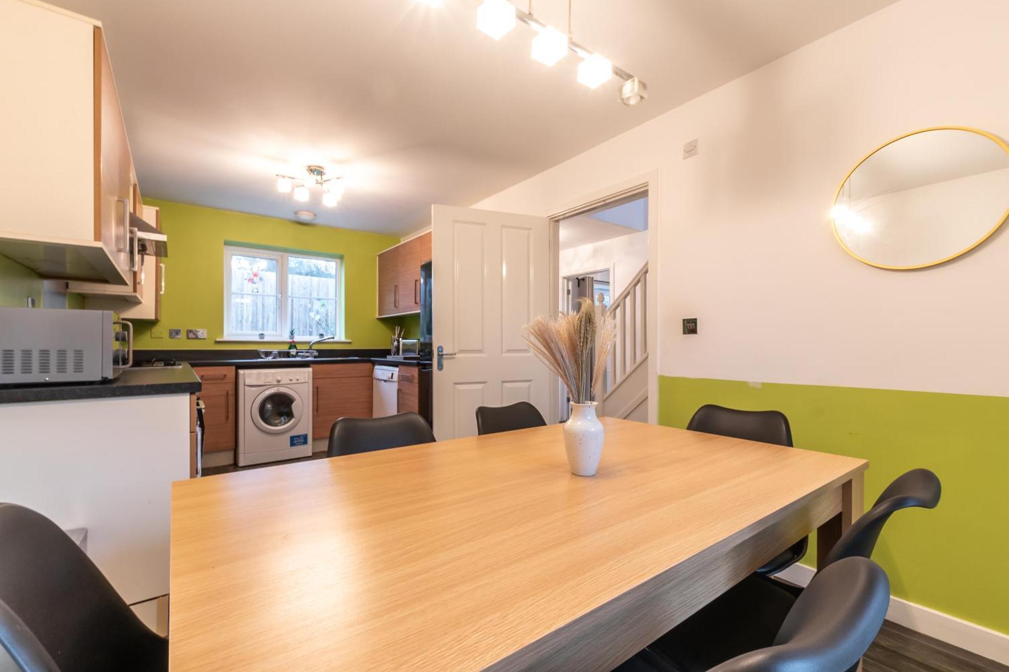 Apartment Host & - Moresby Way Peterborough