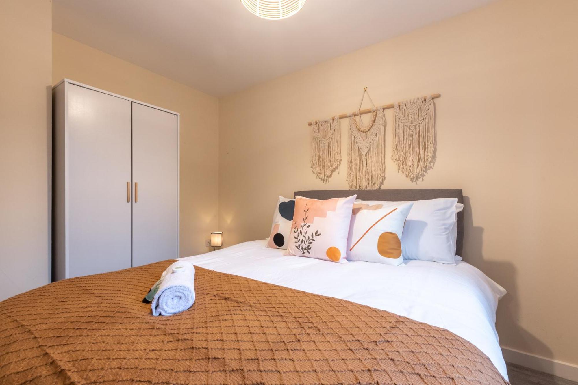 Host & - Moresby Way Apartment