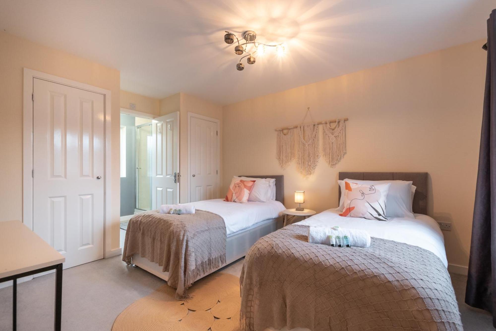 Apartment Host & - Moresby Way