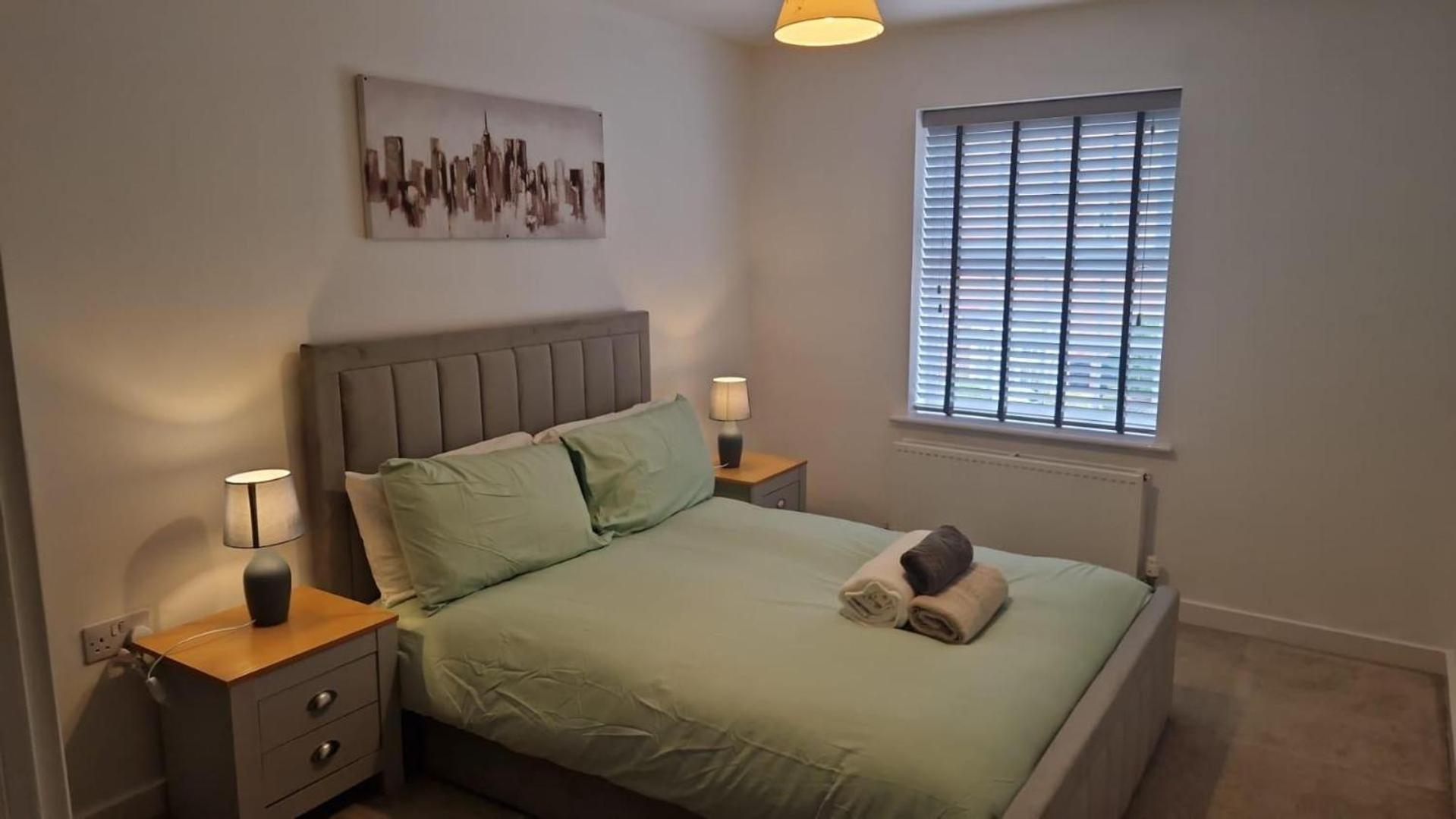 4-bed Charming Pet-friendly House W Garden Holiday home Peterborough