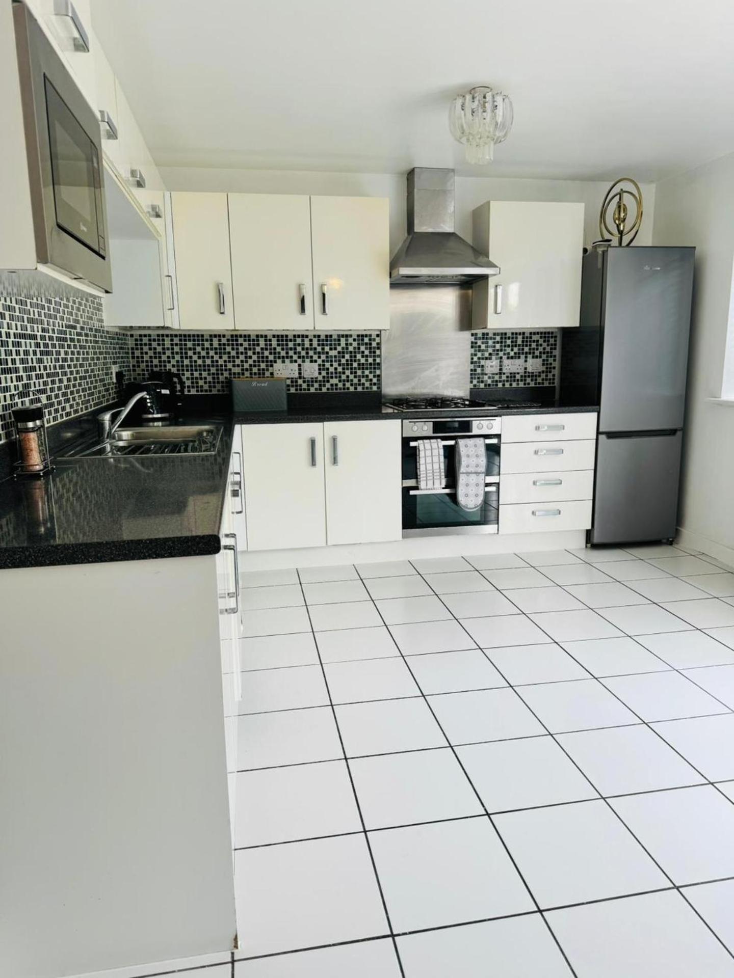 4-bed Charming Pet-friendly House W Garden Peterborough