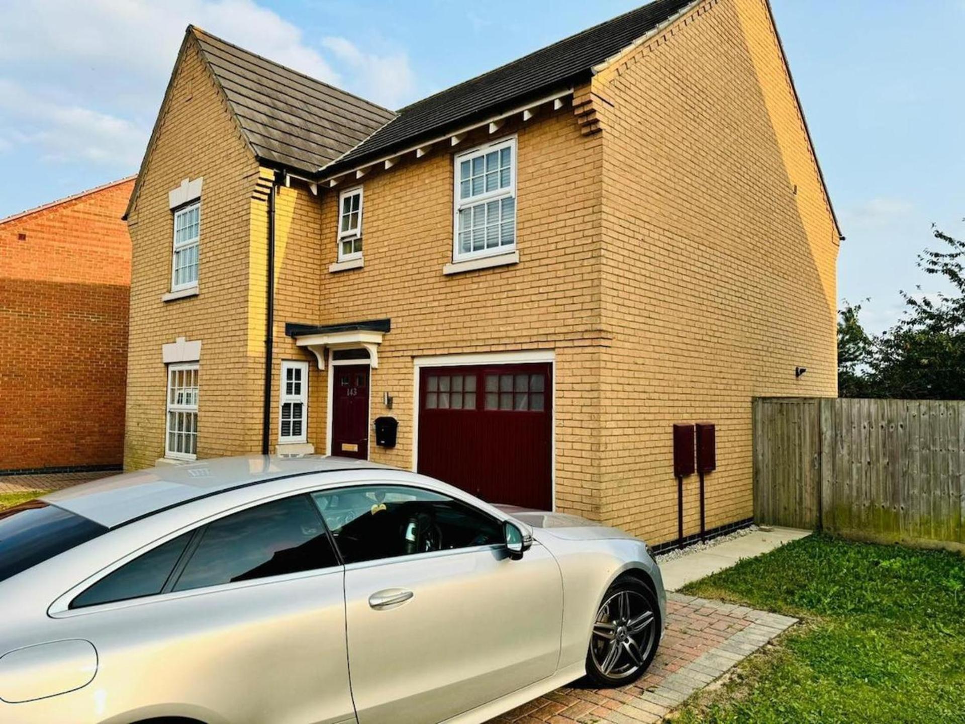 4-bed Charming Pet-friendly House W Garden Holiday home