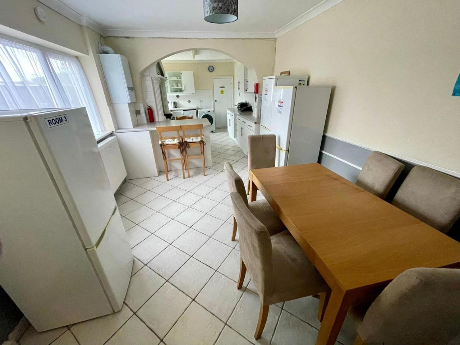 Holiday home Spacious 4 Bedroom Detached 5 Min From Centre Ideally For Contractors Large Families Or Get Togethers Peterborough
