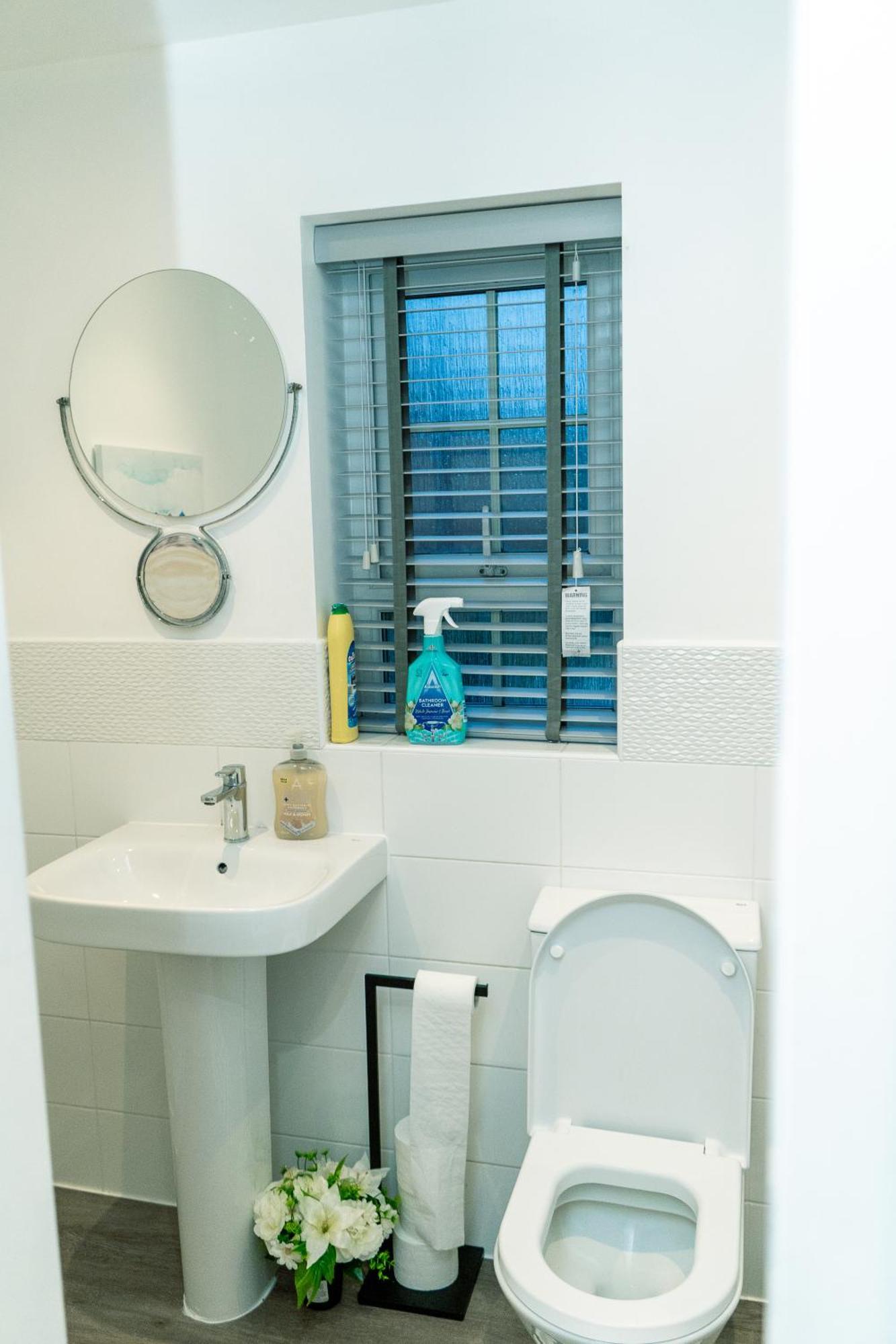 The Grace House Entire 4bed Detached * Peterborough